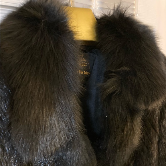 Alaska Fur Gallery black authentic mink fur coat.
size S - Picture 4 of 6